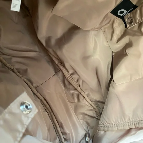 ALO Yoga Beige Sherpa Tote - Picture 5 of 5